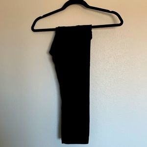 Black crop leggings.